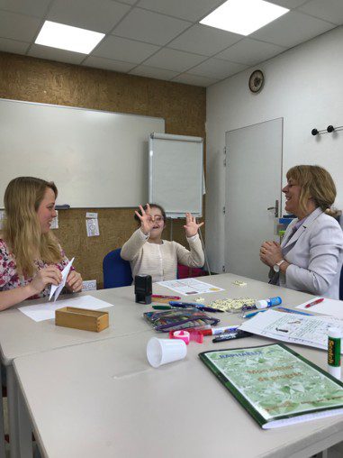 Une fille enfin heureuse d'apprendre !